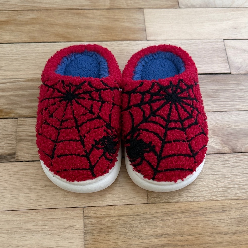Red Spider Web  Plush Slip-On Slippers